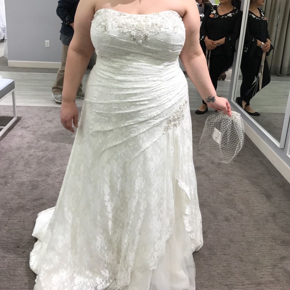 Beautiful size 22 Wedding Dress